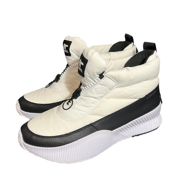 NEW Sorel Out N About III Puffy Zip Shoe - Women's‎ Boots White Insulated 11 - Picture 1 of 7